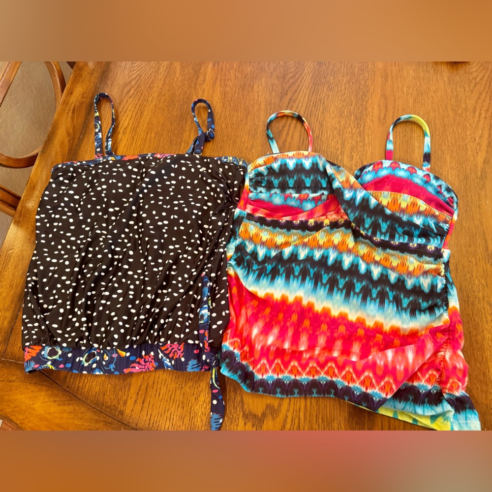☘️Two Tankini Tops M